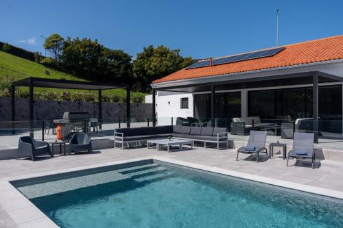 Ponta Delgada Villa | Casa Pura Vida