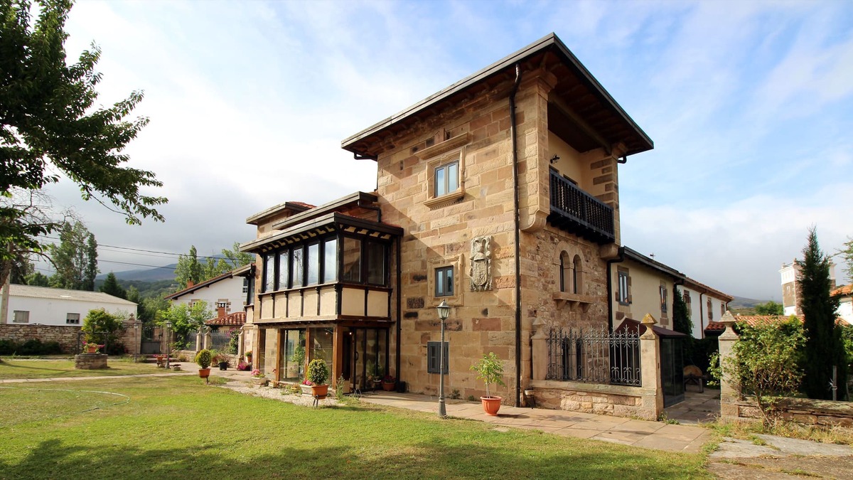 Hermandad de Campoo de Suso House | Casa Rural (full rental) Las Casonas de Don Pedro for 20 people