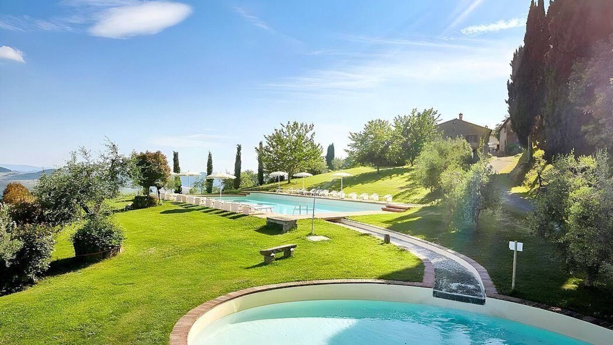 Gambassi Terme House | Casa Ramisia L: A characteristic and welcoming apartment that is part of an ancient country house surrounded by a wonderful park, with Free WI-FI.