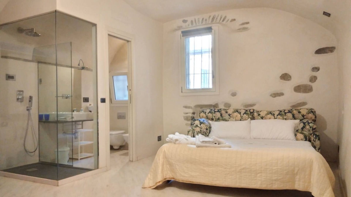 Dolceacqua House | Casa Roberta is a junior Suite located in a old village Dolceacqua.