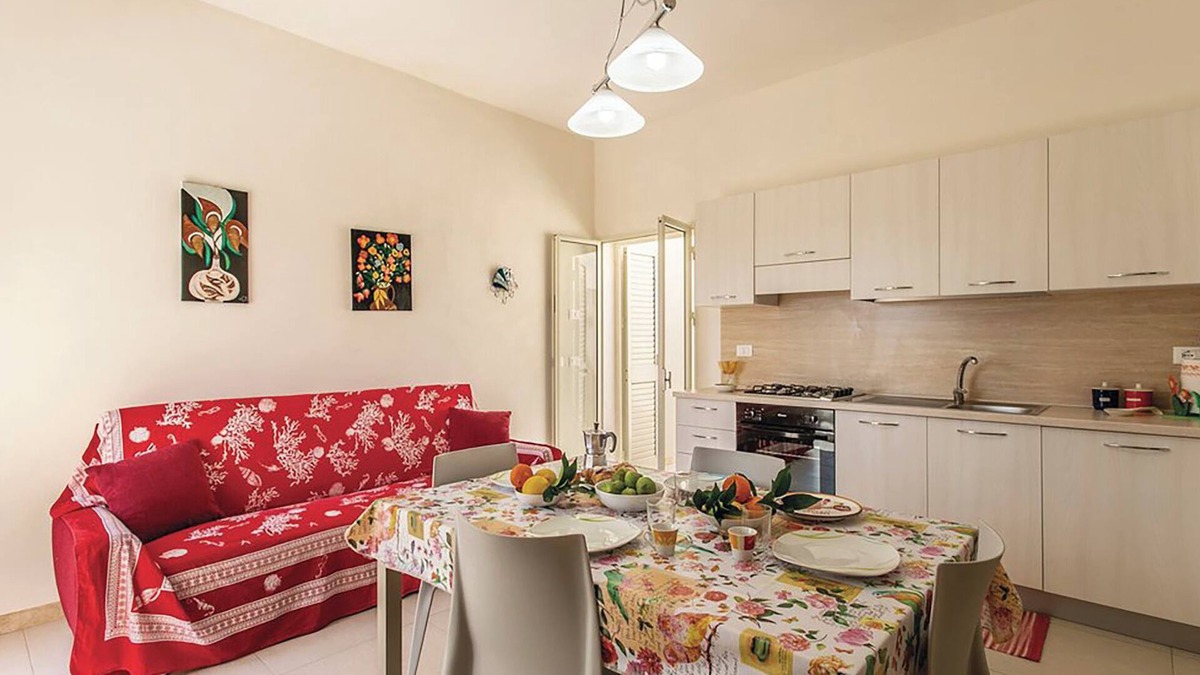 Punta Secca House | Casa Rosso Corallo, by the sea and with a large garden