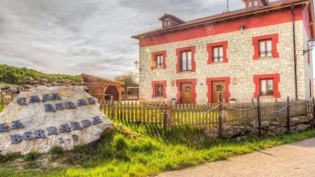 Basconcillos del Tozo Cottage | Casa Rural La Bernarda for 16 people