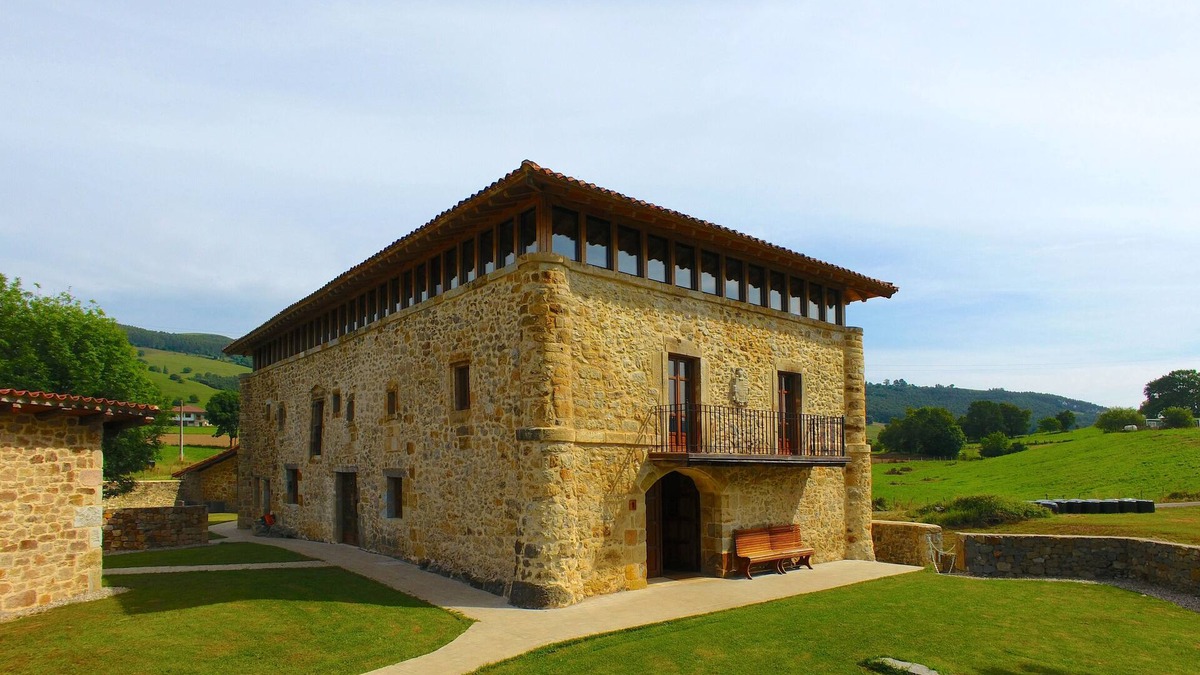 Secadura House | Casa Rural Alvarado, walled tower house from the 15th century, capacity 20-30 people.