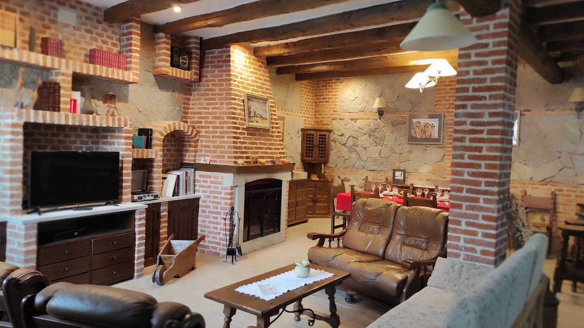 Velayos House | Casa Rural de Acogedor Estilo Castellano