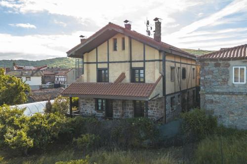 Urrez House | Casa Rural De Cabrera