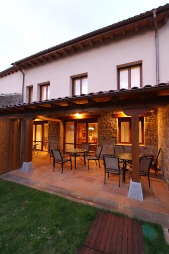 Salinas de Ibargoiti House | Casa Rural Espargoiti