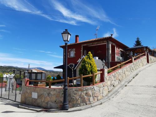 Burgohondo Villa | Casa Rural La Casita Roja