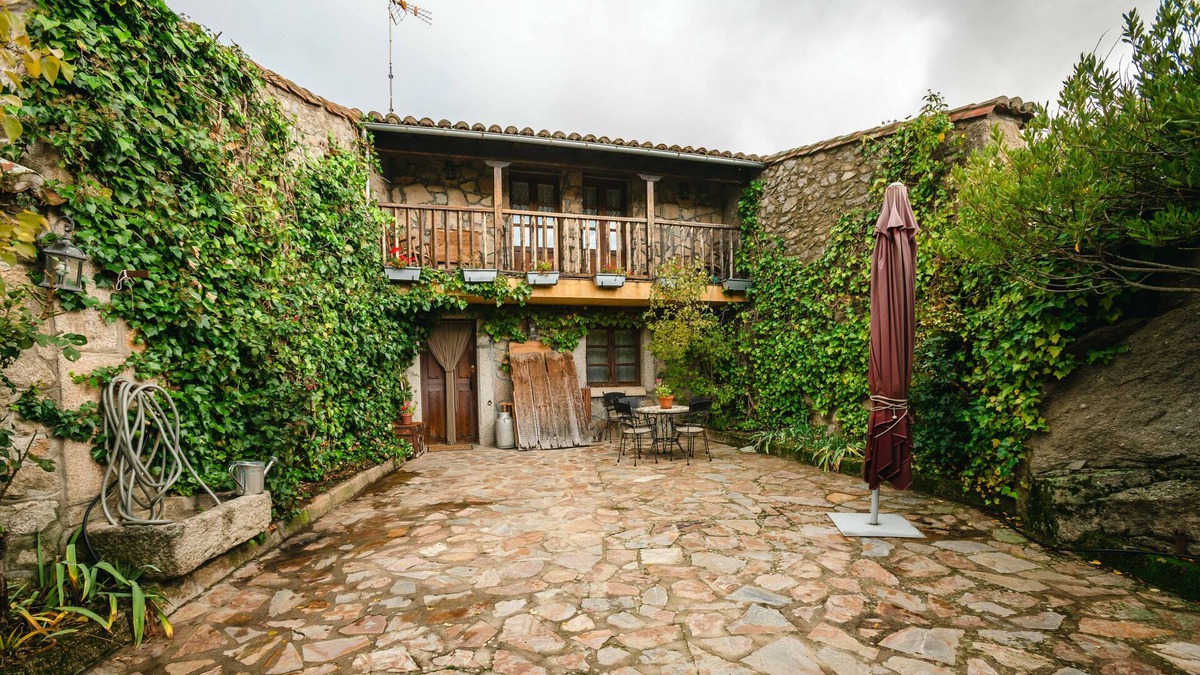 Sorihuela House | CASA RURAL LA LUCIÉRNAGA - Majestic country house with free WiFi.