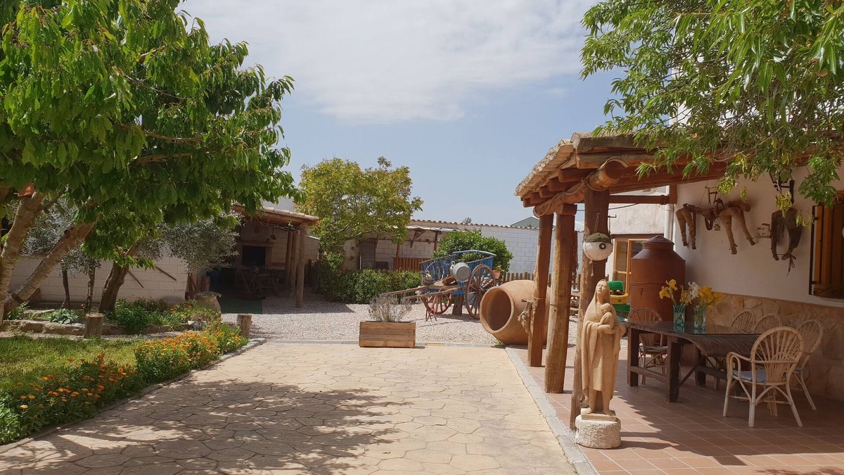 Rozalen del Monte House | Casa Rural Para 12 PAX con Bbq, Piscina, Sala DE Juegos Y Jardín