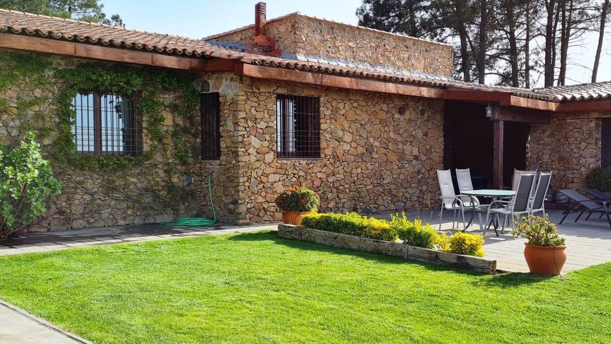 Monesterio Cottage | Casa Rural Sierra de Aguafría. Finca El Robledillo for 8 people