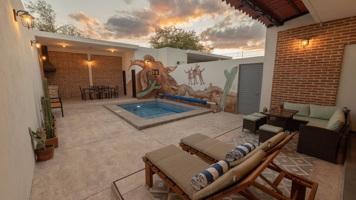 La Paz House | Casa San Francisco with pool, patio and bbq grill