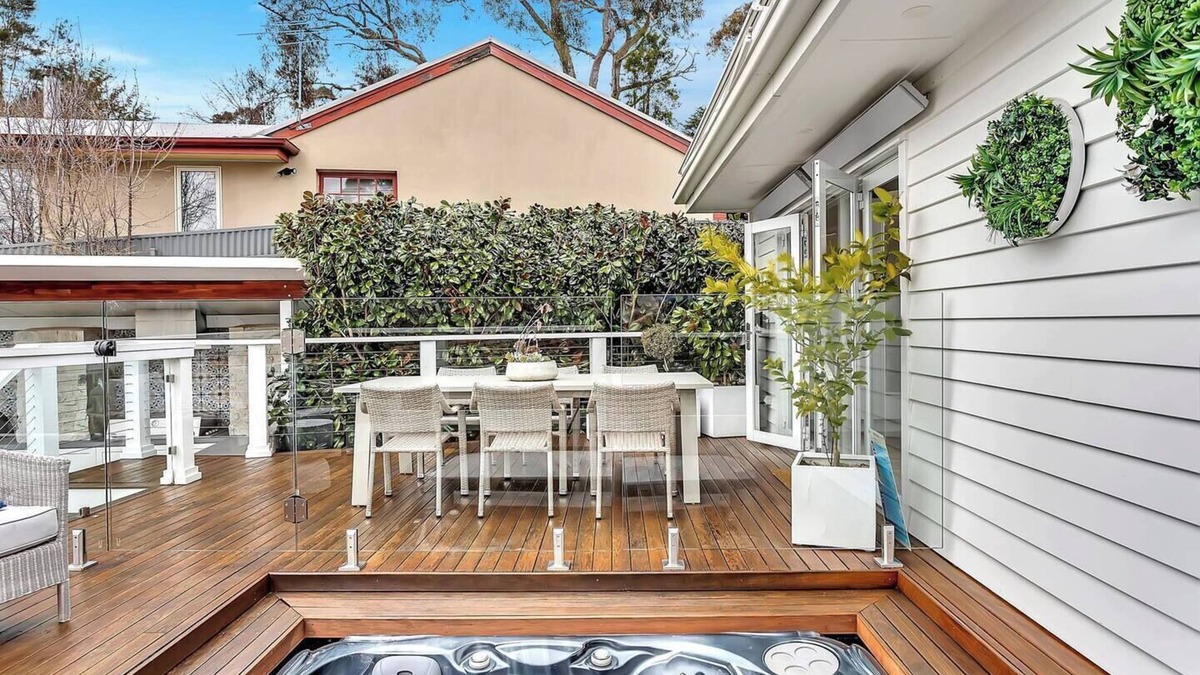 Bridgewater House | Casa Santorini Entertainers Paradise in the Hills