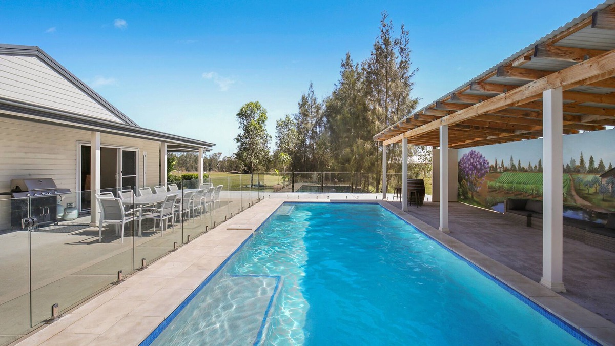 Pokolbin House | Casa Siena Hunter Valley 5 king size rooms all with full en-suites. On vineyard