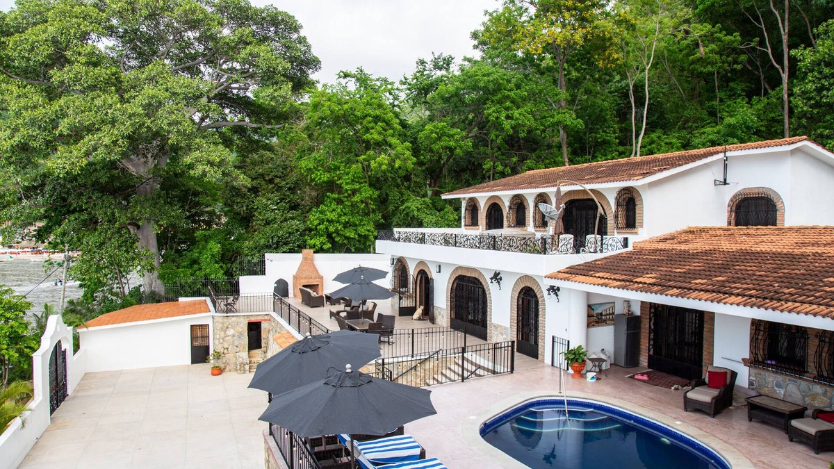 Boca de Tomatlan Villa | Casa Sol Large beautiful estate ocean front, with the jungle in your backyard!