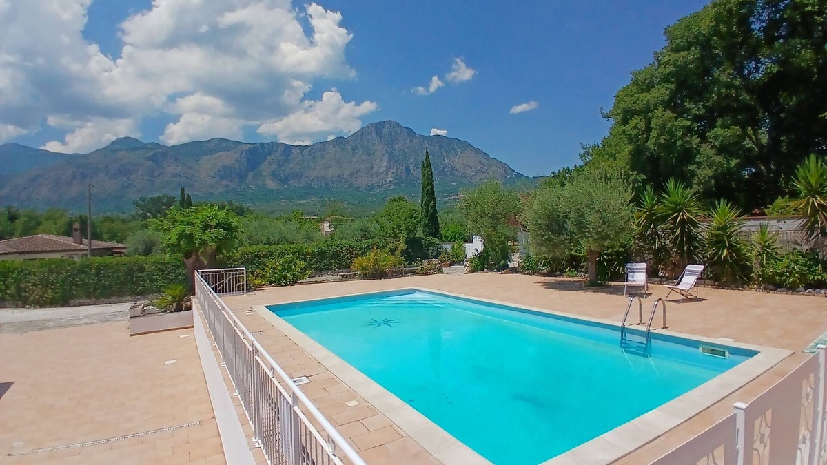 Ausonia House | Casa Sole-holiday home between Rome & Naples, with large pool & close to the sea
