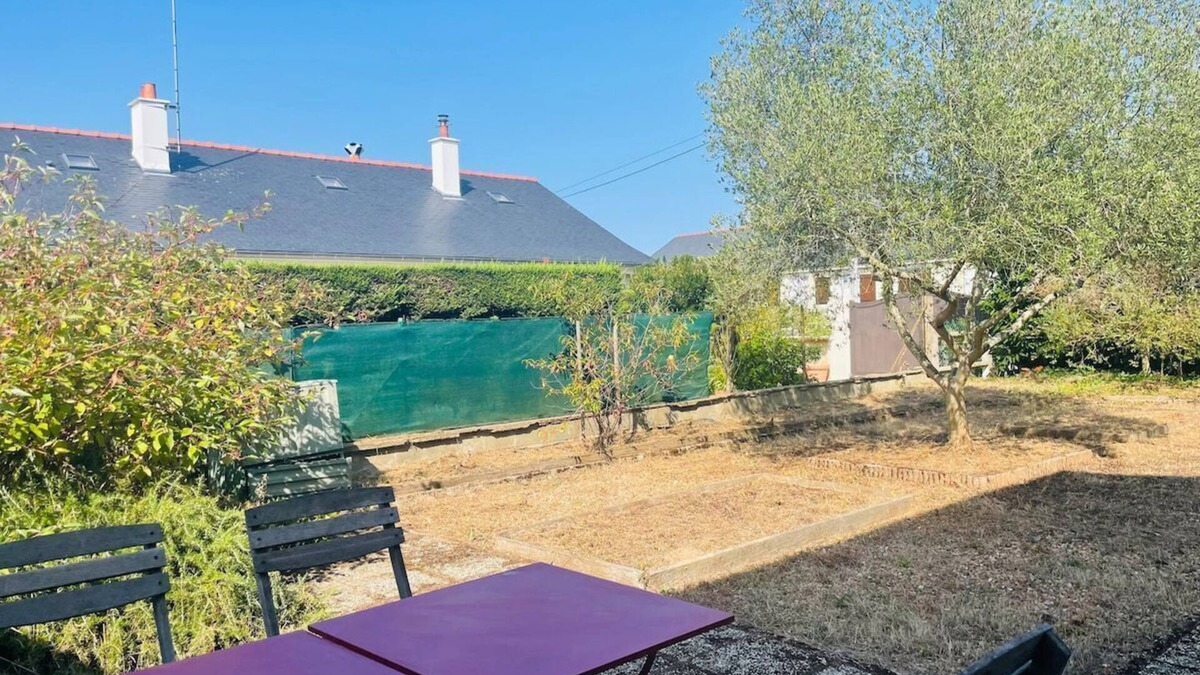 Monplaisir House | Casa Spacieuse - 6 bedroom house with garden