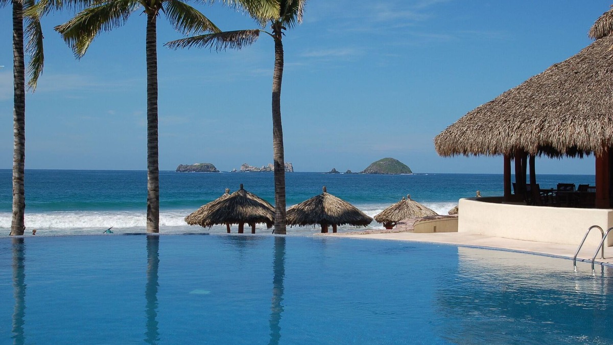 Ixtapa Condo | Casa Spadaro - Luxury Amara Beachfront Penthouse with private rooftop terrace