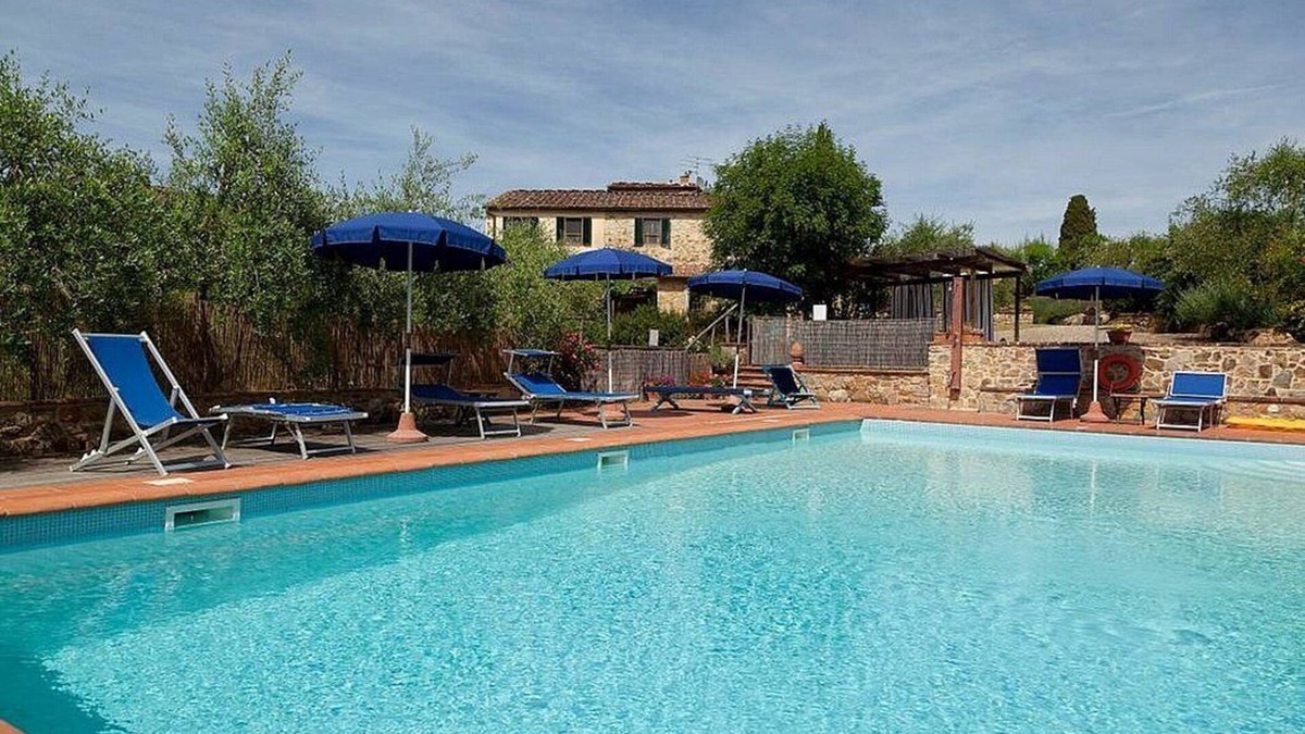 Barberino Tavarnelle House | Casa Sparviero A: A characteristic and welcoming two-story apartment that covers the entire top floor of a villa surrounded by meadows and by green hills, with Free WI-FI.