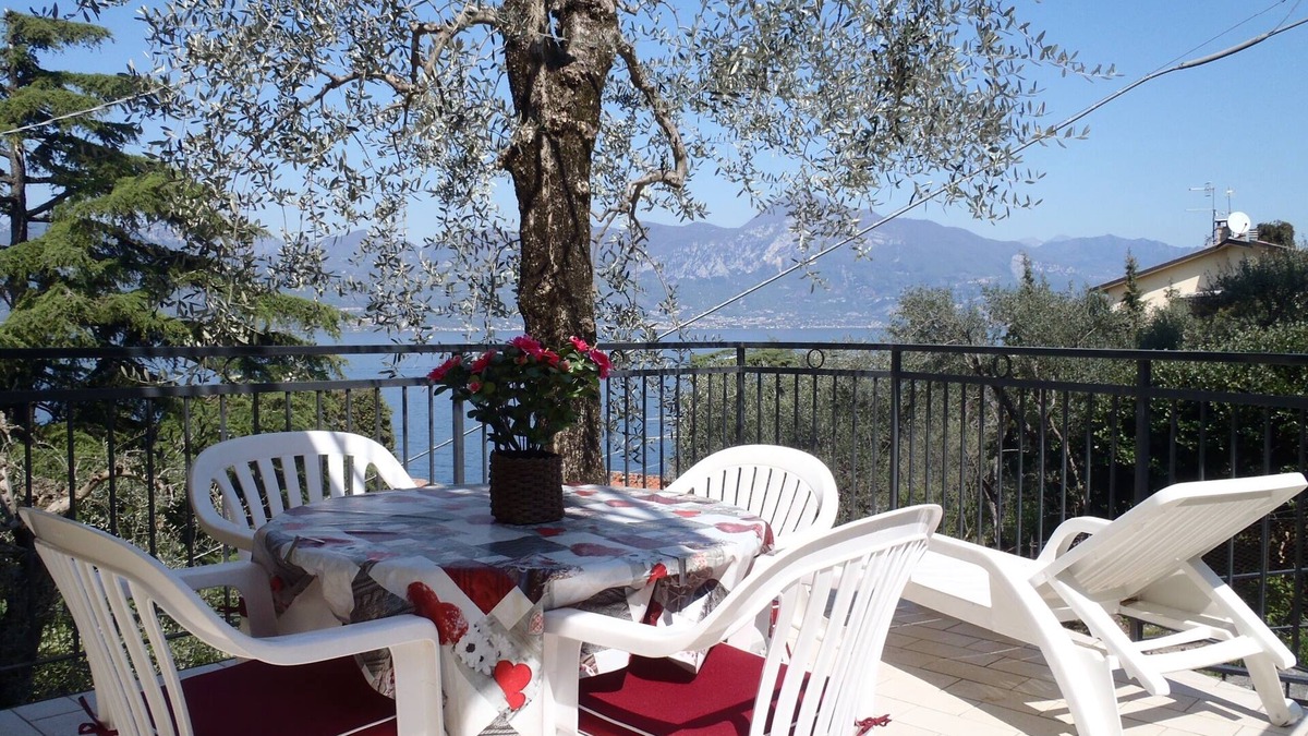 Torri del Benaco Apartment | Casa Stefano n. 1 - spectacular lake view - parking - free WIFI