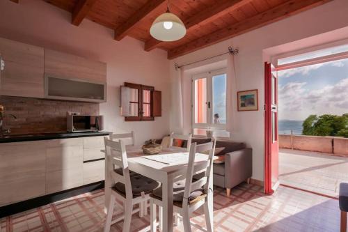 S'Archittu Apartment | Casa sul lungomare