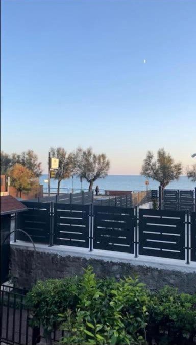 Terracina Apartment | Casa sul Mare con Posto Auto e Giardino Privato