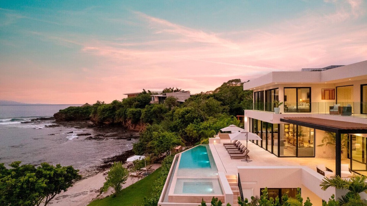 Punta de Mita House | Casa Todos Juntos in Bolongo by Mita Residential. Beachfront, Staff, Pool & Jacuzzi