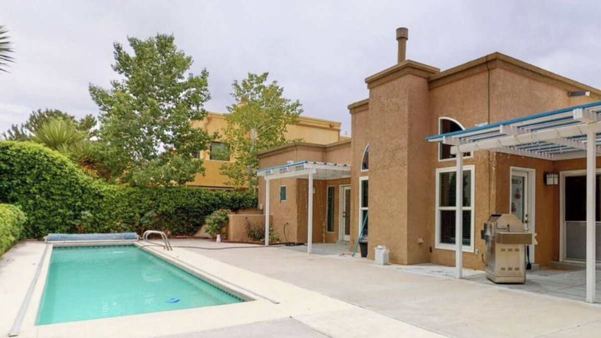 Northeast Heights House | Casa Tranquil Azul - A tastefully renovated home