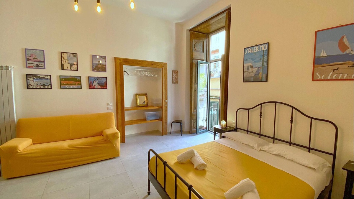 Rione Duomo Apartment | ~Casa Trevisone~ Modern flat in the heart of Salerno with balcony