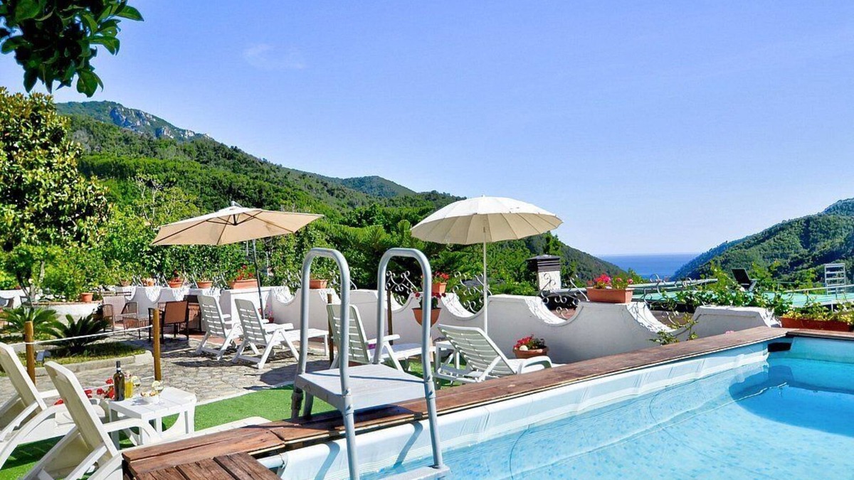 Pucara House | Casa Trifone D: A graceful apartment that is part of a villa surrounded by the greenery, with Free WI-FI.