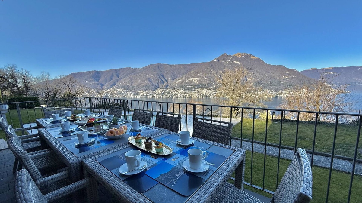 Riva Apartment | Casa Tulipano Grande, Faggeto Lario, Italy