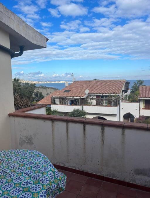 Crotone House | Casa vacanze a 100m dal mare.