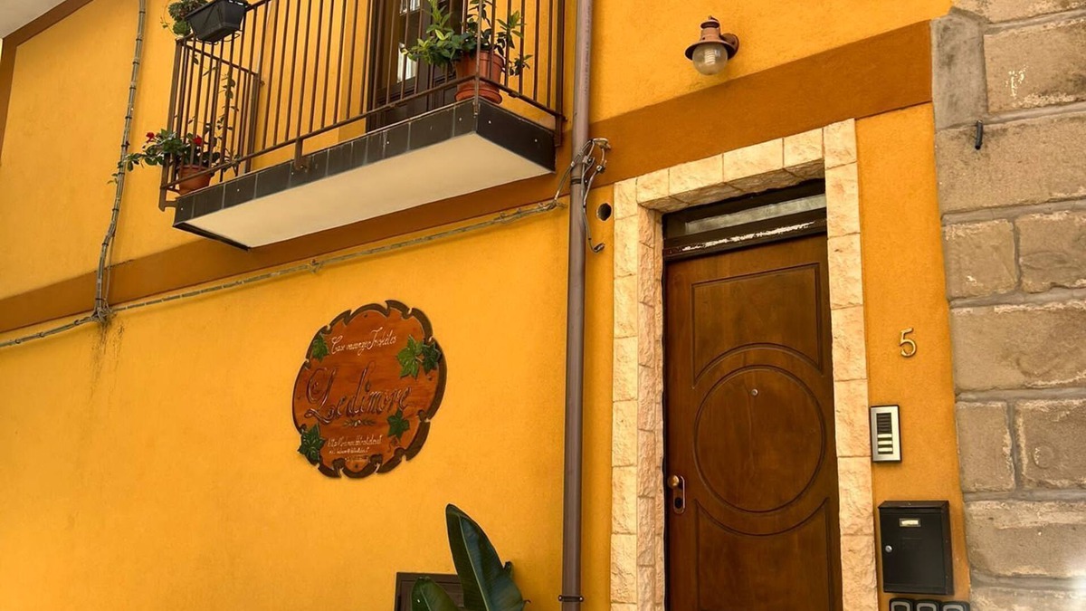 Motta Camastra Apartment | CASA VACANZE "ANTICO BORGO A DUE PASSI DALLE GOLE ALCANTARA" APPARTAMENTO ULIVO
