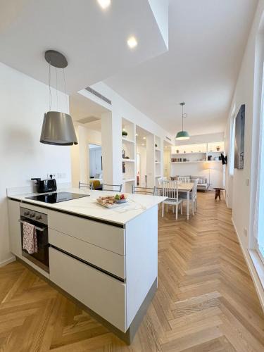 Quartiere XV Della Vittoria Apartment | Casa Vacanze Romane - Spacious, High Floor with Terrace