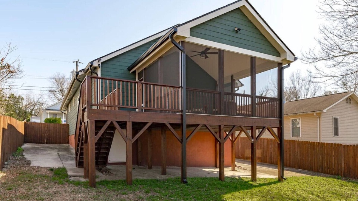 Durham House | Casa Verde- Minutes to Duke and Downtown-Fire pit-Fenced yard