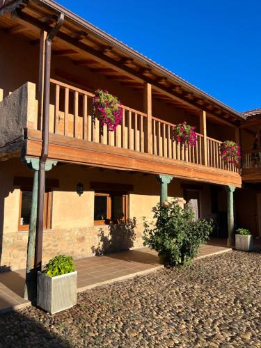 Llamas de la Ribera House | Casa Villa Franca