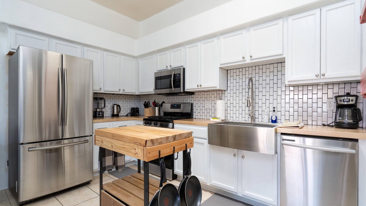 Santa Fe House | Casa Vuelta | Pet Friendly + Fenced-In Yard & Near Country Club!