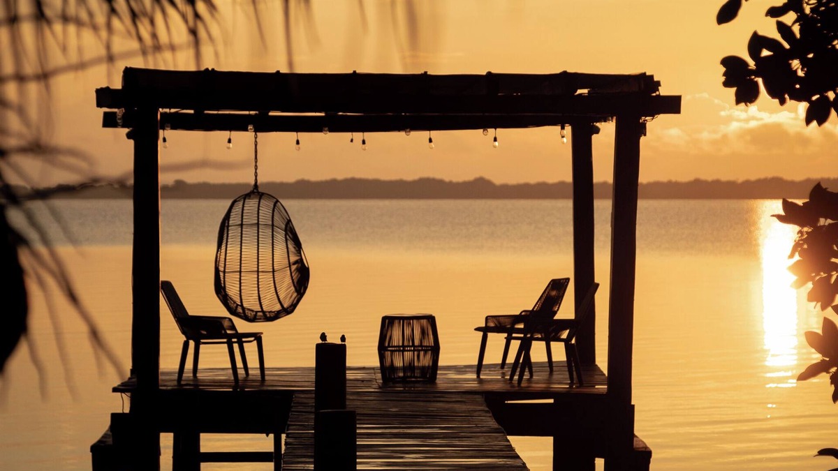 Othon P. Blanco Villa | Casa Xchel in front of the bay, pool, jacuzzi and deck.