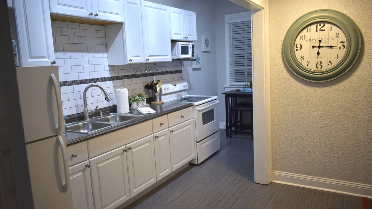 Courier City - Oscawana Apartment | Casablanca of Hyde Park "Suite Poseidon" Furnished Apartment In South Tampa