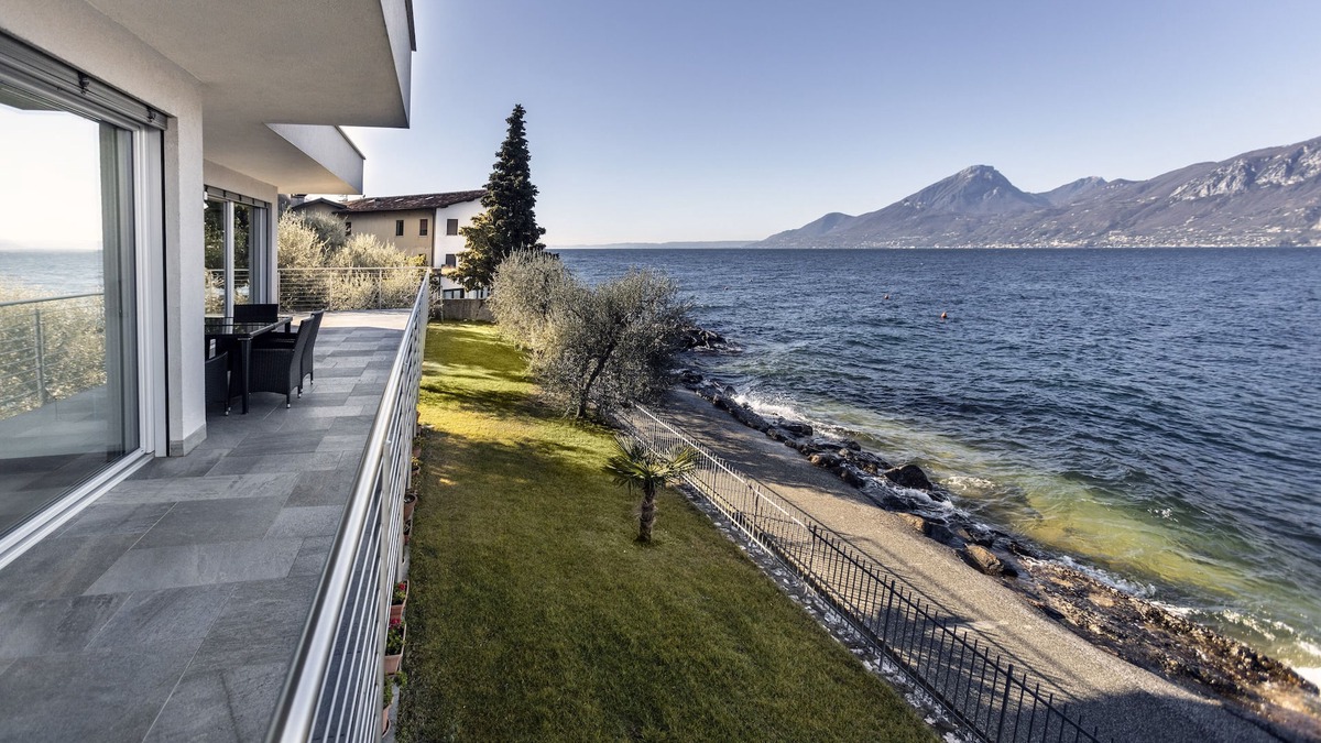 Brenzone sul Garda Villa | CasaClima Gold lakeside villa with large garden for absolute relaxation