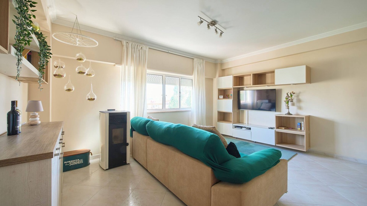Odivelas Condo | CasaFernandes 15 - Modern 2BR near the Metro | Lisbon, Sintra and Cascais
