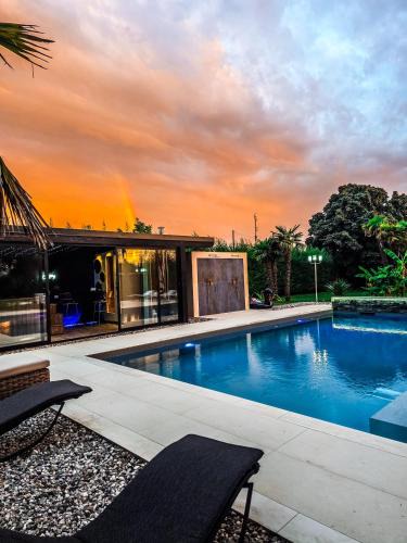Chioggia Apartment | CasaKadd002LuxuryHeated Pool Garden Patio Barbeque