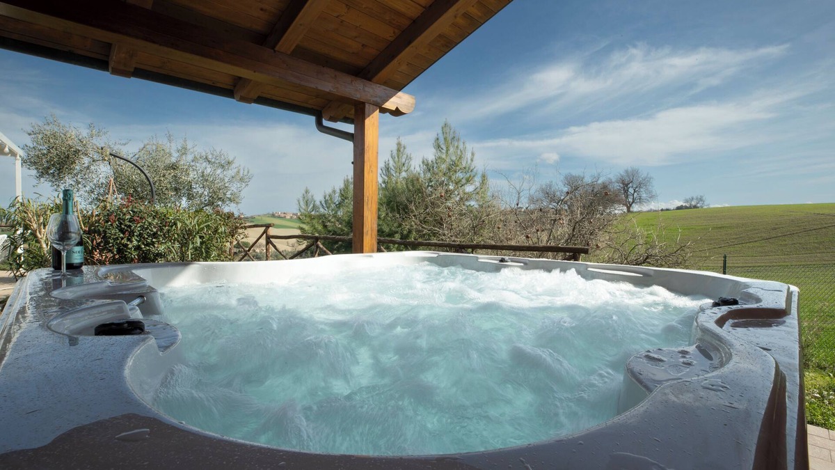 San Costanzo Villa | Casal Tartan - Villa with swimming pool and heated jacuzzi