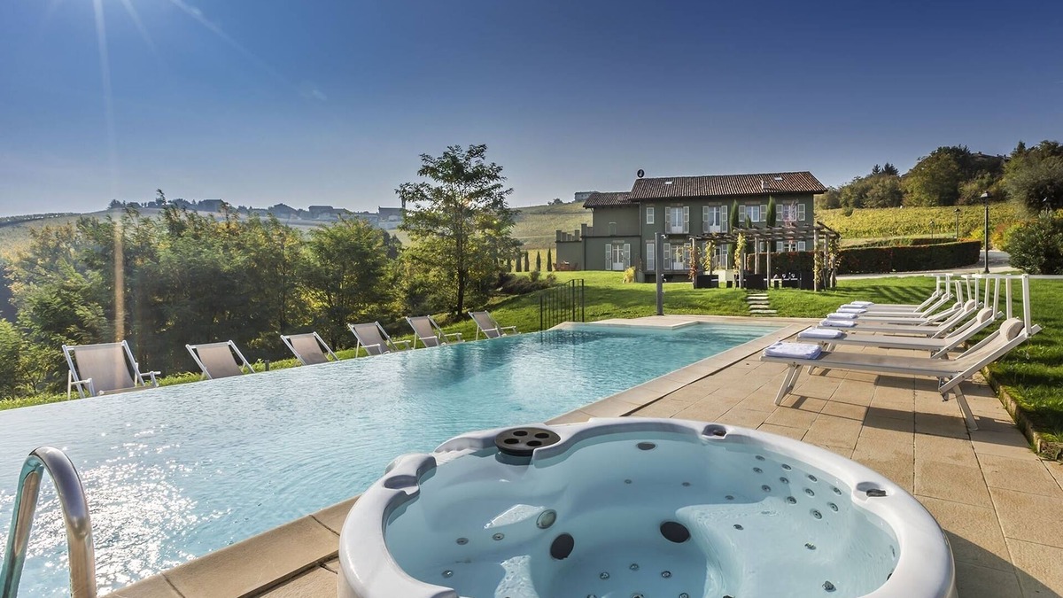 Canelli Villa | Casale Dell'acero Rosso 10, Emma Villas