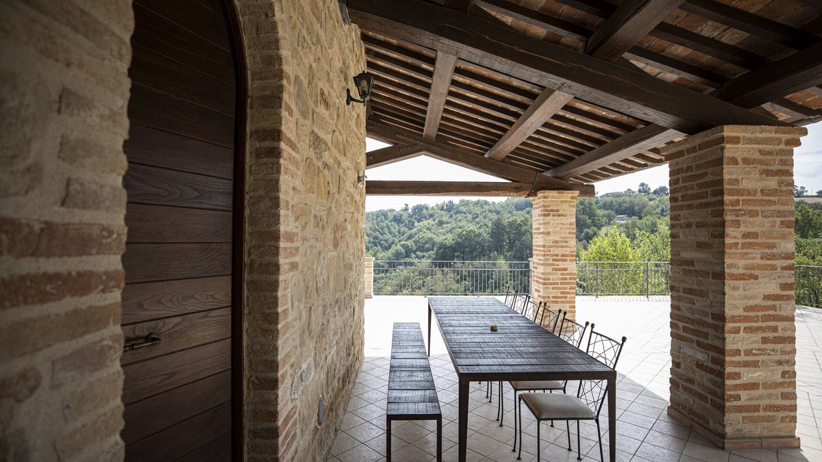 Castelraimondo House | Casale Ivana In Pietra Nel Verde