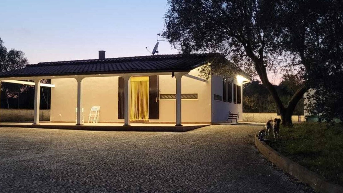Villa Castelli House | Casamé, it is a complete structure. Cozy nestled in the Mediterranean bush