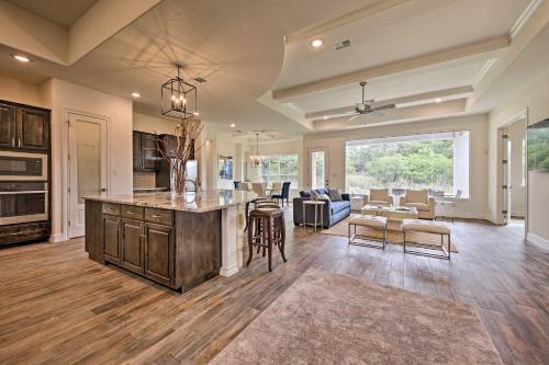 Spring Branch House | Cascada at Canyon Lake about 1 Mi to Wedding Venues!