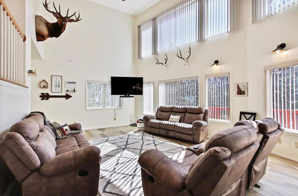 Cascade House | Cascade Cabin Mountain Getaway with Private Beach