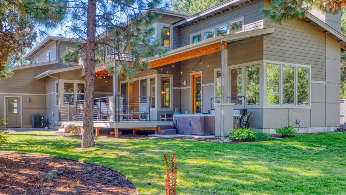 Westbrook Meadows Apartment | Cascade Crest-Family Friendly Home, Hot Tub, Private Yard