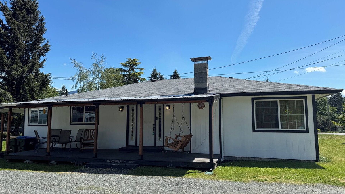 Randle House | Cascadia Basecamp | AC, pet friendly, close to town