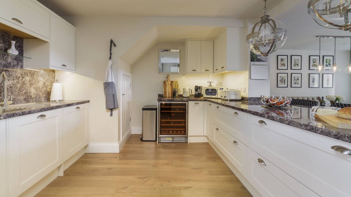 Ramsey Cottage | Cascadia House - a holiday cottage that sleeps 4 guests in 2 bedrooms